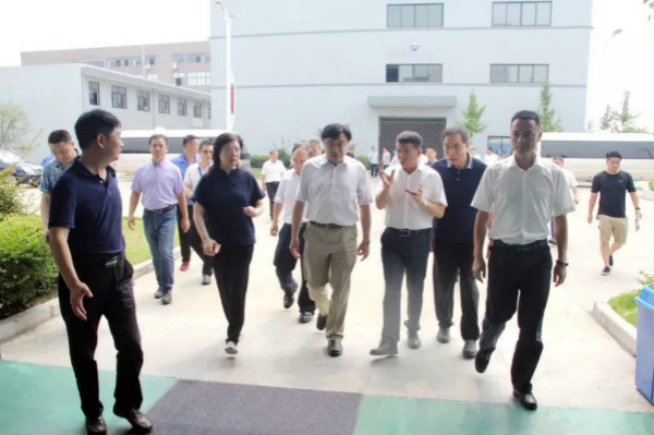 浙江省委常委、常務(wù)副省長馮飛到三思調(diào)研