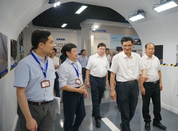 浙江省委常委、統戰部部長熊建平(右二)、金華市委書記陳龍(中),浦江縣委書記程天云(右)