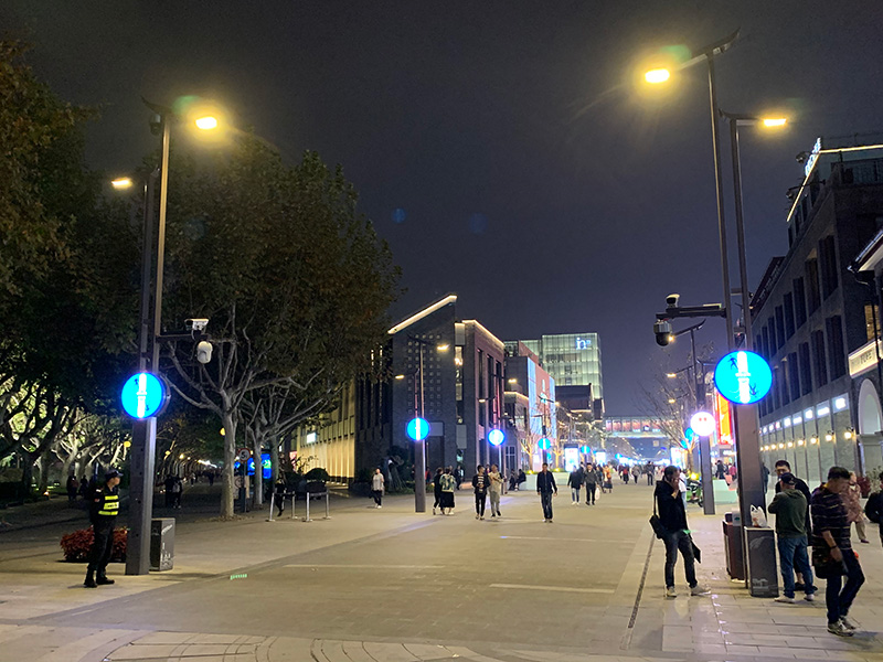 圓形,燈桿屏,適配,5G基站,集成,環境監測功能