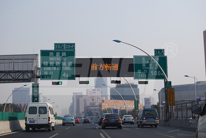 智慧交通,優(yōu)化方案,三思,LED誘導屏,高效緩解擁堵