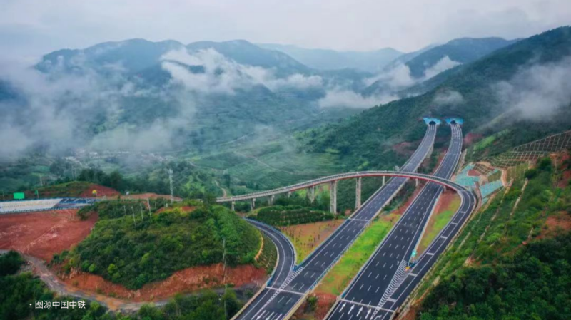 大國交通,之云南,抵御復雜環境,三思LED路隧照明,鑄就交通豐碑