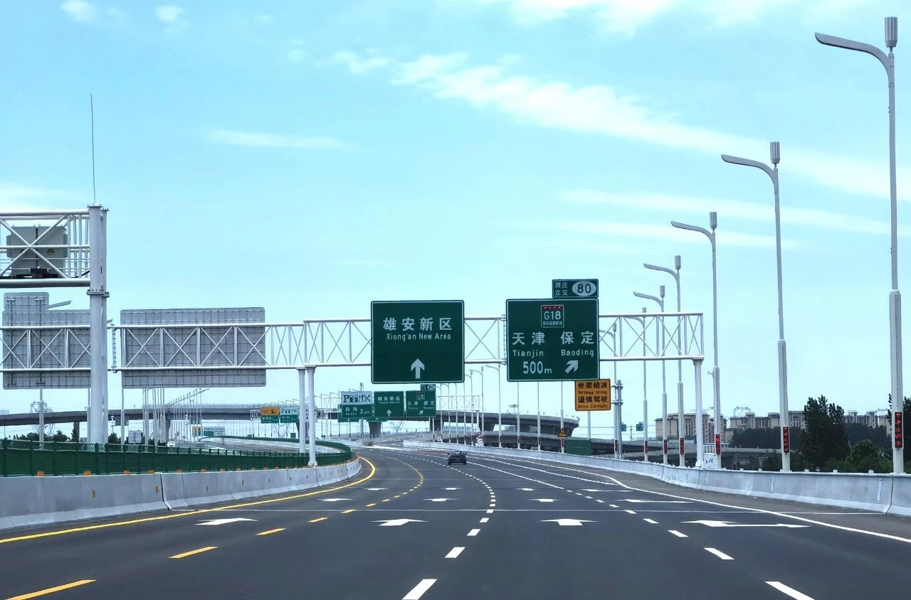 央視聚焦丨京雄高速自動(dòng)駕駛測(cè)試,三思智慧交通系統(tǒng)構(gòu)筑大數(shù)據(jù)核心設(shè)施