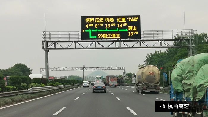 央視聚焦丨京雄高速自動(dòng)駕駛測(cè)試,三思智慧交通系統(tǒng)構(gòu)筑大數(shù)據(jù)核心設(shè)施