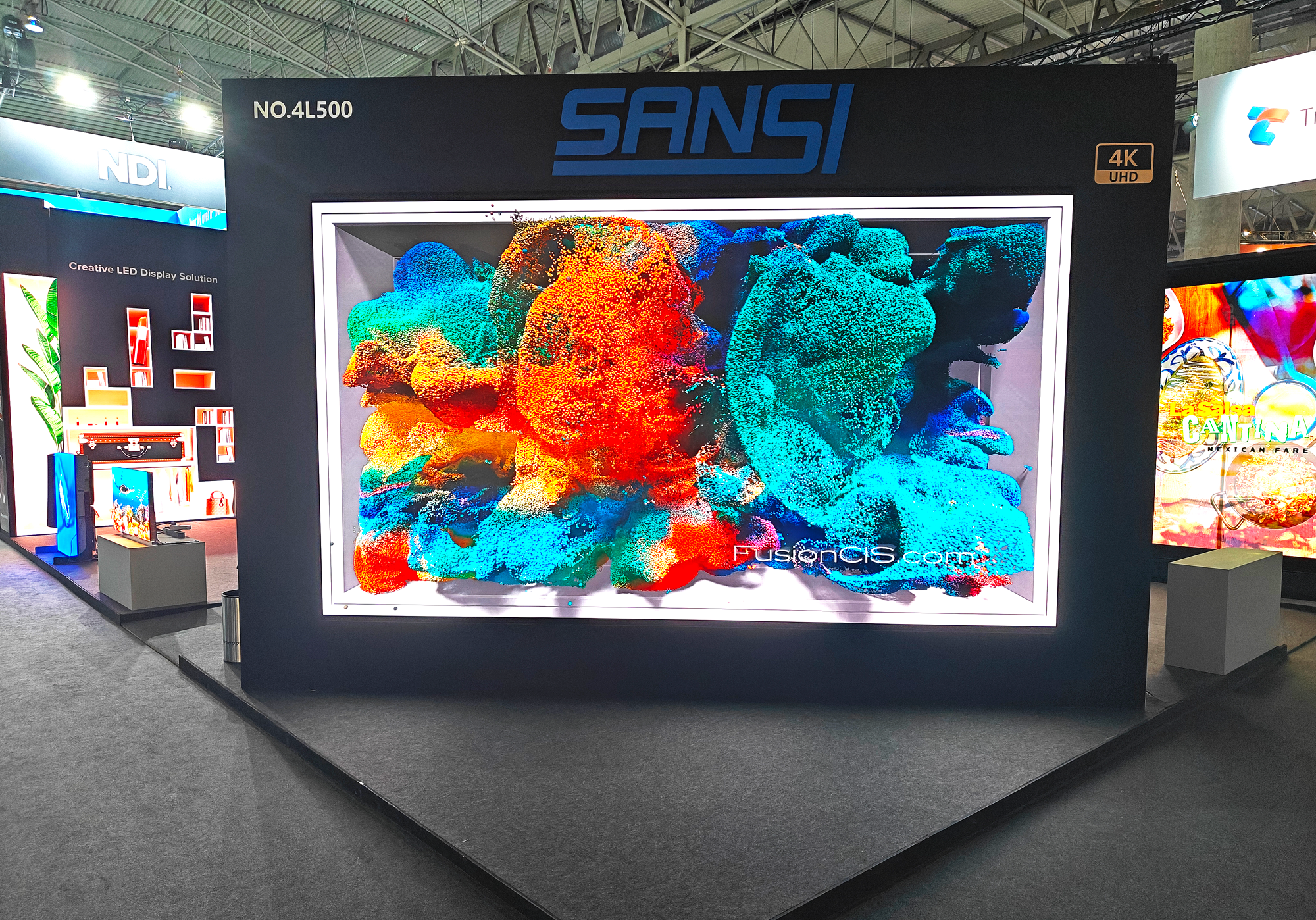 智能LED顯示屏,亮相國際展會,互動體驗引圍觀